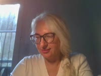 I’m a girl who balances calmness with a touch of playfulness. I enjoy feeling the rhythm of life, catching small moments and turning them into an atmosphere you want to stay in. I appreciate honesty, sincerity, and easy communication—it