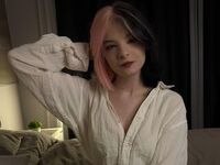 cam girl masturbating with vibrator ClaudineKrentz
