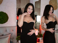 hot cam girl fingering shaved pussy KylieMaddox