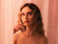 masturbating cam girl MoonSeraphine