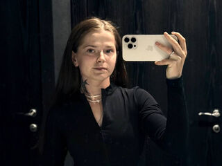 camgirl masturbating with sextoy SilvaNayee