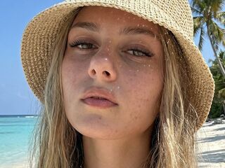 fingering webcamgirl StefaniBrowyn