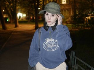 beautiful webcam girl AdelineLaurent