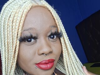 camslut naked AkeliaHampson