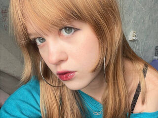 camgirl playing with sextoy AmberLune