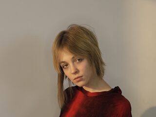 naked camgirl BellEltzroth