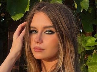 fingering girl BrunaKiebler