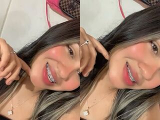 naked cam girl fingering pussy CamilaFezz