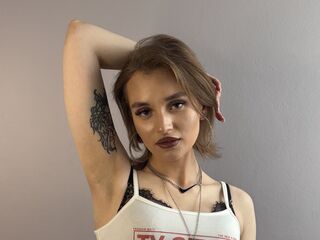 cam girl fingering pussy CammiePratten