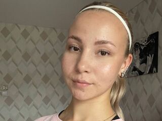 camgirl masturbating with sex toy CatrinaWakley