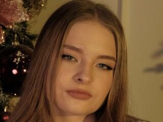 camgirl showing tits CindiBrunot