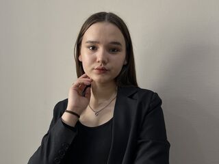 camslut showing pussy CletaBooth