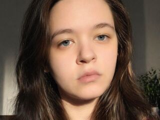 camgirl spreading pussy CorneliaAdling