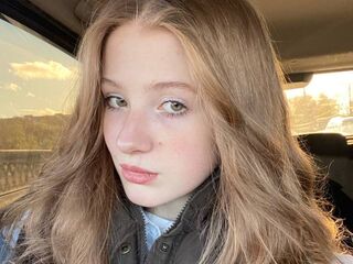 naked cam girl masturbating with dildo DaniellaSunshine