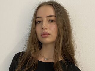 topless cam girl EttaRaybourn