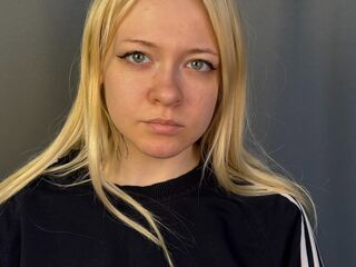 naked webcamgirl photo HerthaWiggen