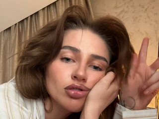 naked girl with webcam masturbating with vibrator HippieChristie