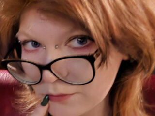 naughty cam girl fingering shaved pussy InezHiefnar