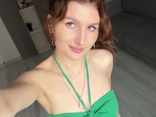 naughty webcamgirl KarmenZeinert