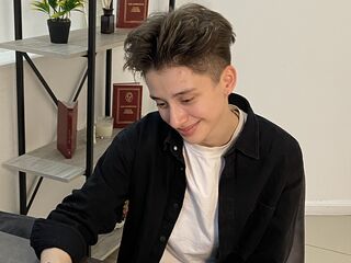 cam girl masturbating with dildo KimberlieFrancke