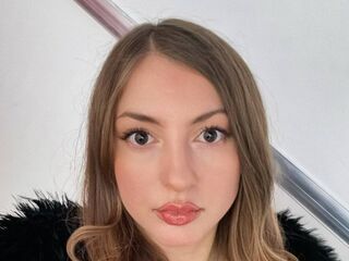 naked girl with cam masturbating KyraKur