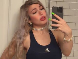 web cam live LauraTate