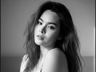 naughty camgirl fingering shaved pussy LauraTaylor