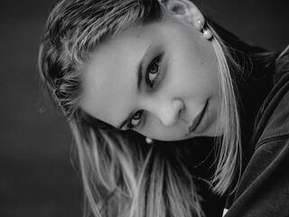 naked webcam girl photo LilithTinshemet