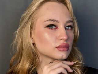 camwhore fingering shaved pussy LucileNeuburger