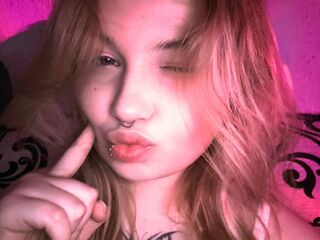camgirl masturbating with dildo LucileSharples