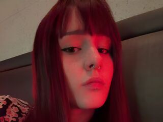 naked camgirl masturbating MaeveLith
