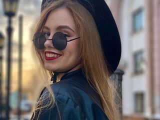 hot camslut MaiaOshman