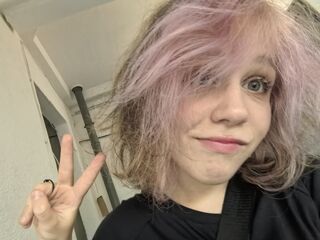 camgirl fingering shaved pussy NieshaBendas