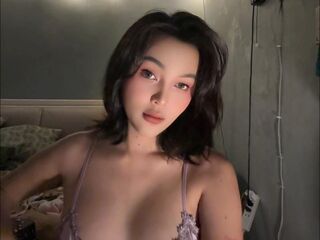 topless girl OlaYasami
