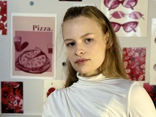 camgirl live RaeannCeronsky