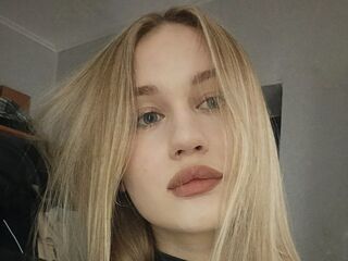 cam girl playing with dildo SadieTandon