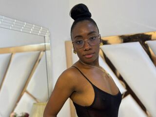 girl cam naked SelenaHadid