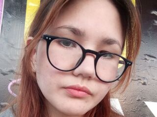 girl fingering shaved pussy SilvanaTopps