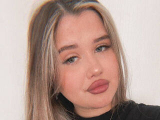 fingering camwhore TeishaFarwell