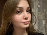 cam girl playing with dildo YiBisher